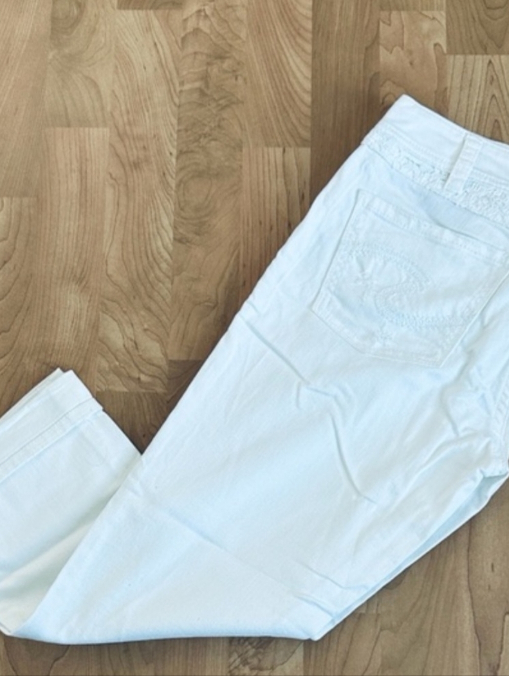 Silver Jeans White Denim Mid-Capris